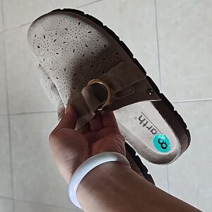 Nwot Earth size 8 etagoli agoIi leather slip on clogs mules